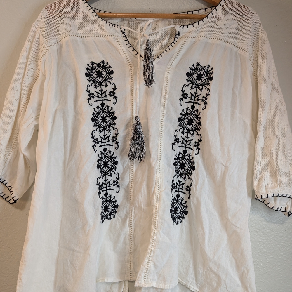 Bila 100% Cotton White Embroidered Women's Top Knit Shoulders Size XL